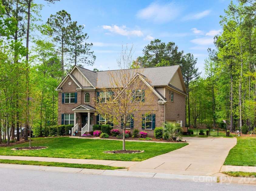 3095 Foggy Hollow Lane, Clover, SC 29710.  MLS# CAR4243248, YatesRealty ID 25252. All-Brick Home in The Bluffs!