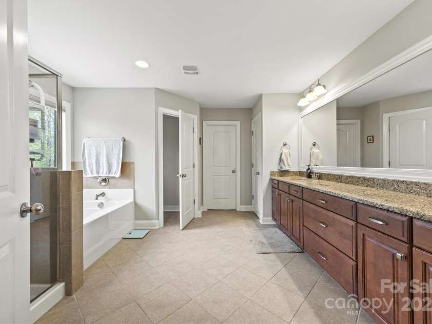 3095 Foggy Hollow Lane, Clover, SC 29710.  MLS# CAR4243248, YatesRealty ID 25252. Primary bathroom with large double vanity and soaking tub