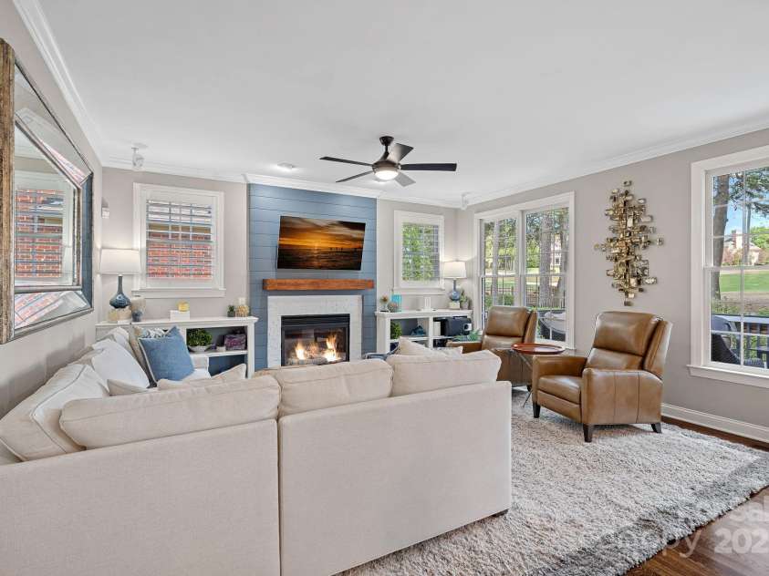 18418 Turnberry Court, Davidson, NC 28036.  MLS# CAR4244306, YatesRealty ID 25253. Family Room