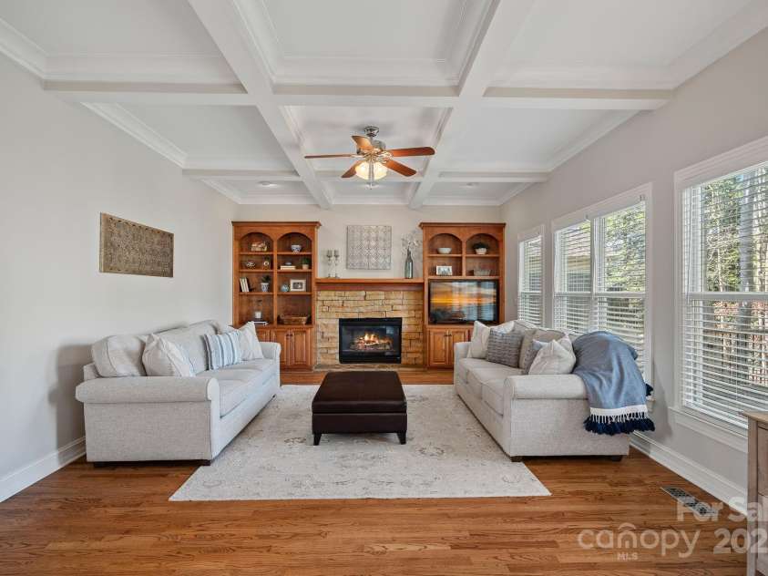 19679 Wooden Tee Drive, Davidson, NC 28036.  MLS# CAR4258951, YatesRealty ID 25255. 