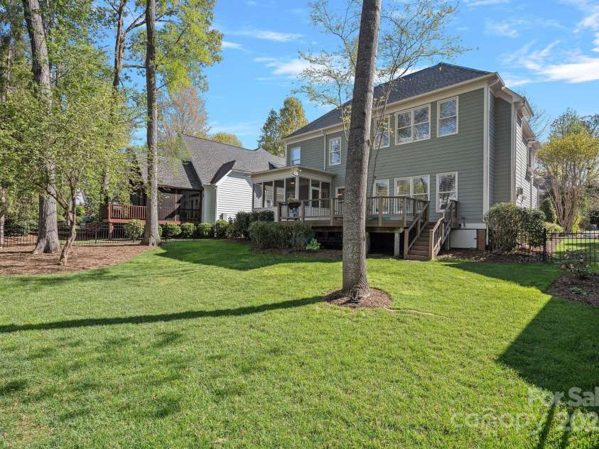 19679 Wooden Tee Drive, Davidson, NC 28036.  MLS# CAR4258951, YatesRealty ID 25255. 