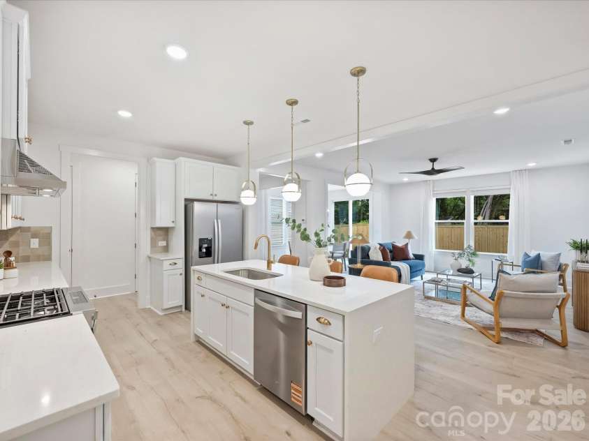 1125 35th Street, Charlotte, NC 28205.  MLS# CAR4385201, YatesRealty ID 25256. 