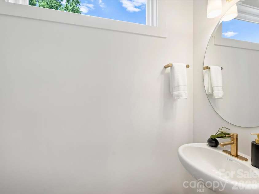 1125 35th Street, Charlotte, NC 28205.  MLS# CAR4385201, YatesRealty ID 25256. 