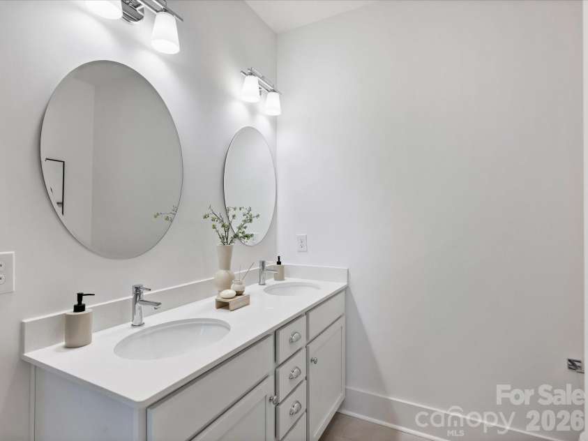 1125 35th Street, Charlotte, NC 28205.  MLS# CAR4385201, YatesRealty ID 25256. 