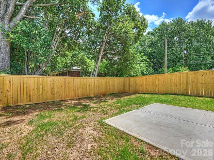 1125 35th Street, Charlotte, NC 28205.  MLS# CAR4385201, YatesRealty ID 25256. 