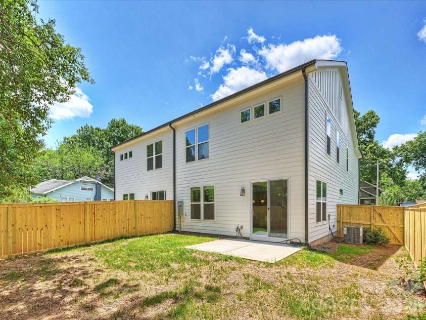 1125 35th Street, Charlotte, NC 28205.  MLS# CAR4385201, YatesRealty ID 25256. 