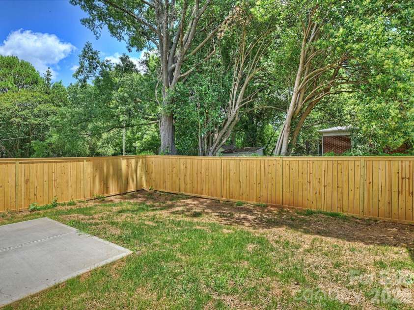 1125 35th Street, Charlotte, NC 28205.  MLS# CAR4385201, YatesRealty ID 25256. 