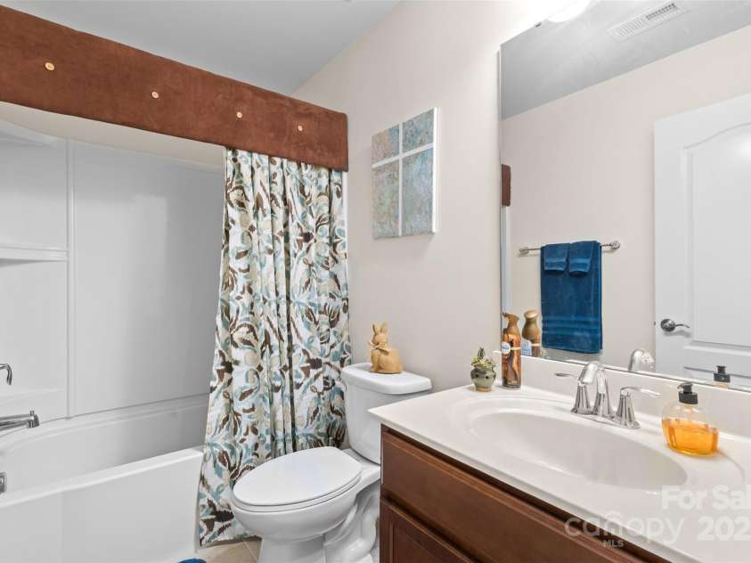 163 Carmen Way, Lancaster, SC 29720.  MLS# CAR4262630, YatesRealty ID 25256. Bathroom 2