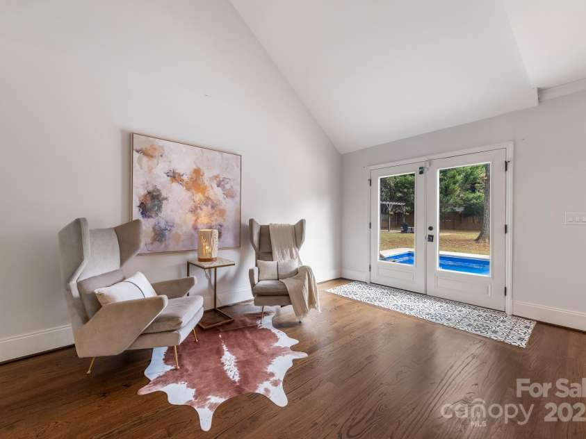 1121 Wendover Road, Charlotte, NC 28211.  MLS# CAR4310550, YatesRealty ID 25257. 