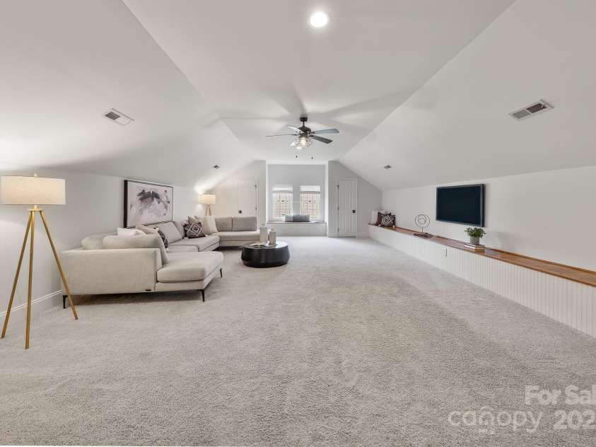 1121 Wendover Road, Charlotte, NC 28211.  MLS# CAR4310550, YatesRealty ID 25257. Bonus Room