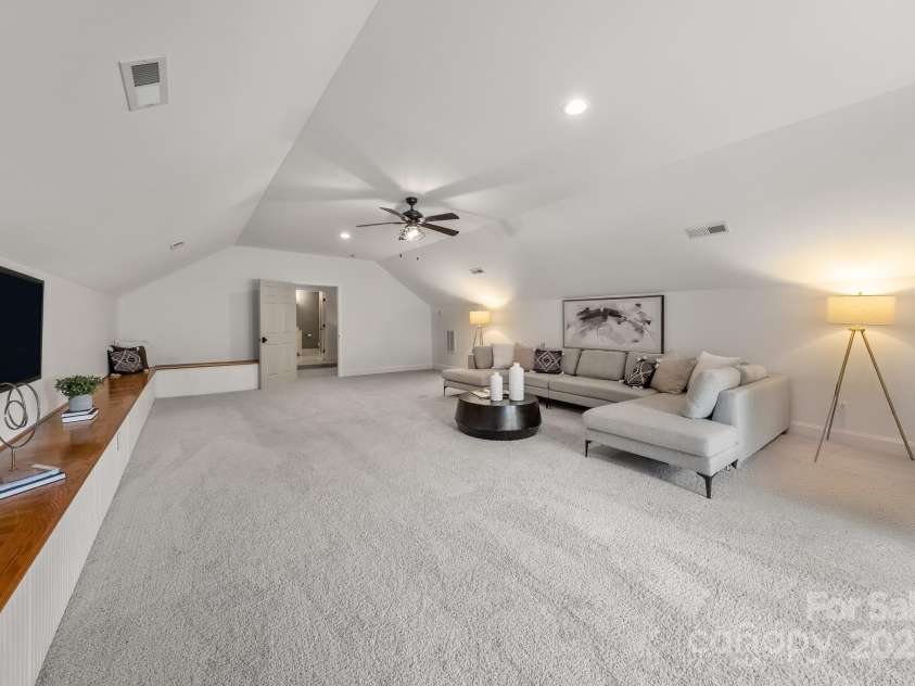 1121 Wendover Road, Charlotte, NC 28211.  MLS# CAR4310550, YatesRealty ID 25257. Bonus Room 