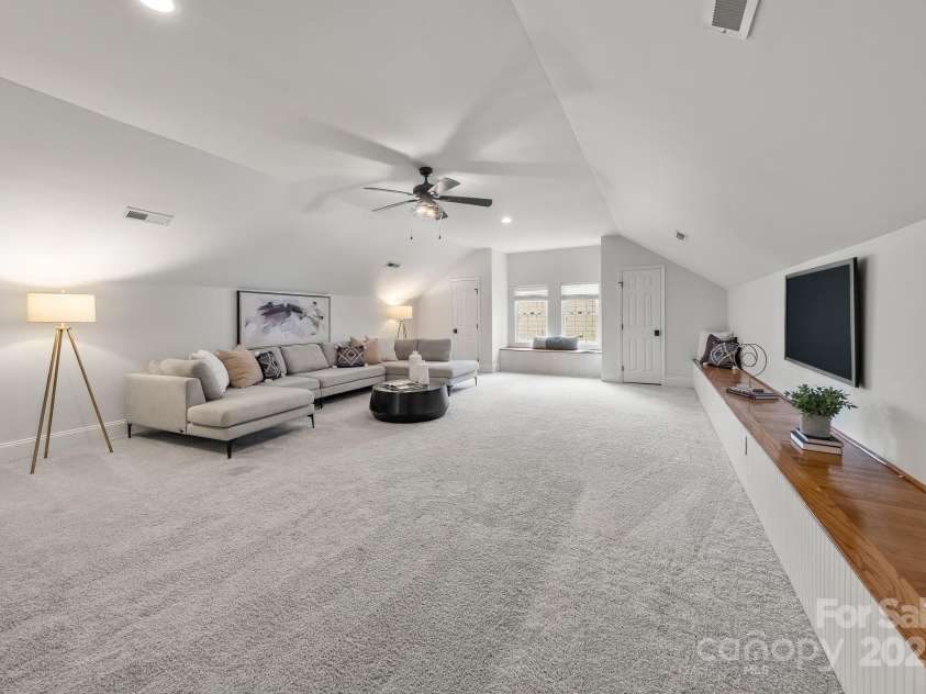 1121 Wendover Road, Charlotte, NC 28211.  MLS# CAR4310550, YatesRealty ID 25257. Bonus Room 