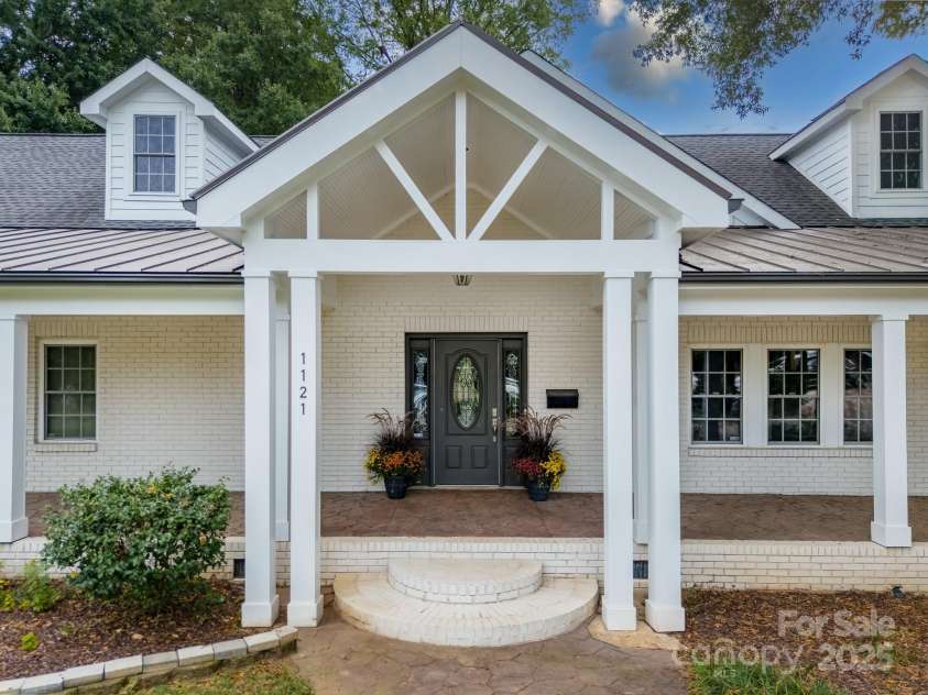 1121 Wendover Road, Charlotte, NC 28211.  MLS# CAR4310550, YatesRealty ID 25257. Front porch