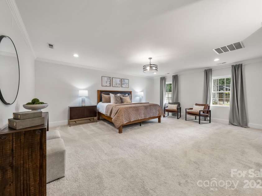 1121 Wendover Road, Charlotte, NC 28211.  MLS# CAR4310550, YatesRealty ID 25257. Primary Bedroom