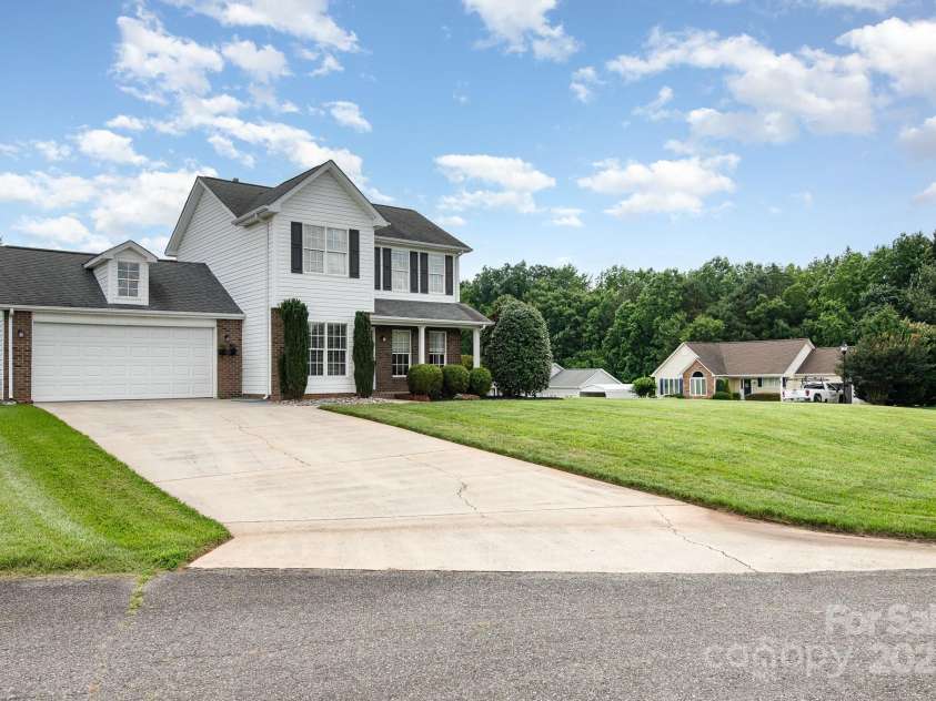 600 Capella Court, Gastonia, NC 28056.  MLS# CAR4265972, YatesRealty ID 25258. 