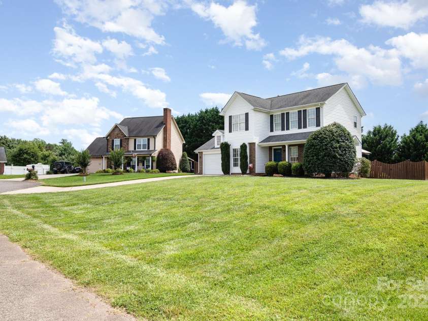 600 Capella Court, Gastonia, NC 28056.  MLS# CAR4265972, YatesRealty ID 25258. 