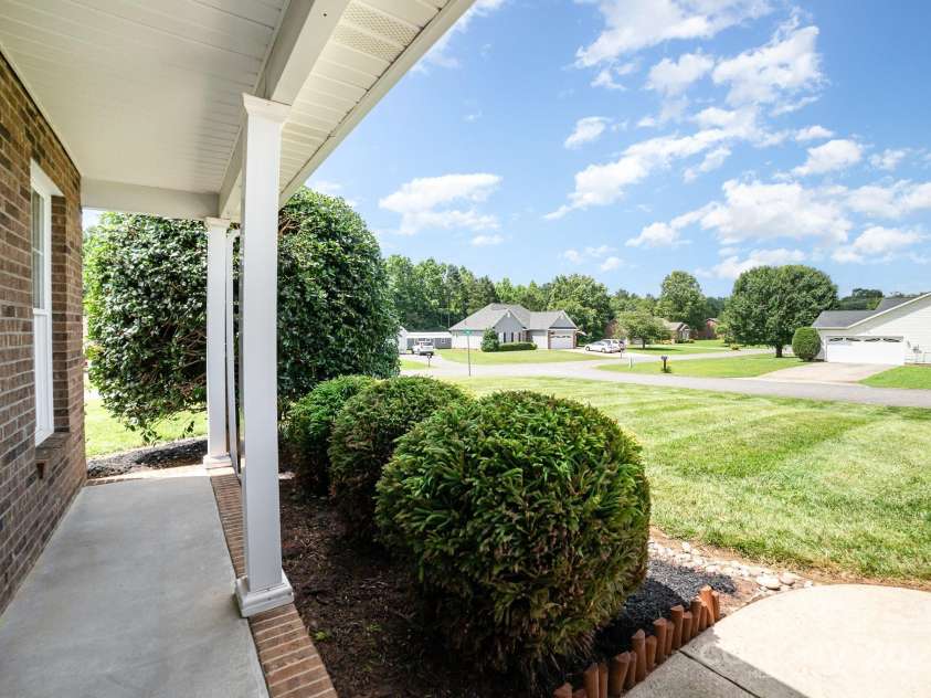 600 Capella Court, Gastonia, NC 28056.  MLS# CAR4265972, YatesRealty ID 25258. 