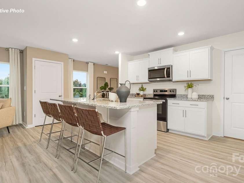 4689 Fanning Road, Hickory, NC 28602.  MLS# CAR4267465, YatesRealty ID 25259. Kitchen