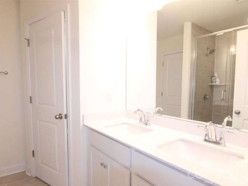 1075 South Point Road, Belmont, NC 28012.  MLS# CAR4351165, YatesRealty ID 2526. Owner's en suite