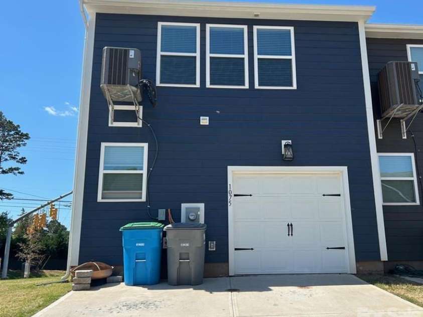 1075 South Point Road, Belmont, NC 28012.  MLS# CAR4351165, YatesRealty ID 2526. Single-car garage with two additional parking spaces