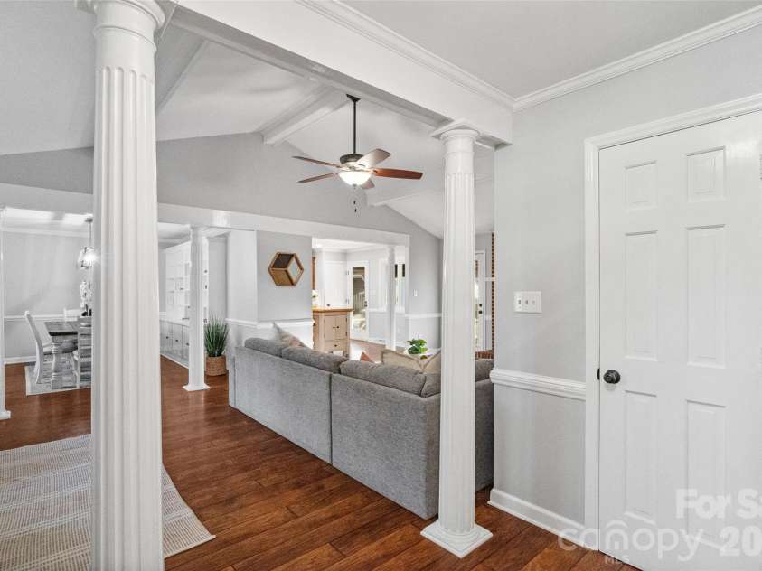 9525 Goldsmith Lane, Mint Hill, NC 28227.  MLS# CAR4333829, YatesRealty ID 2526. Entryway
