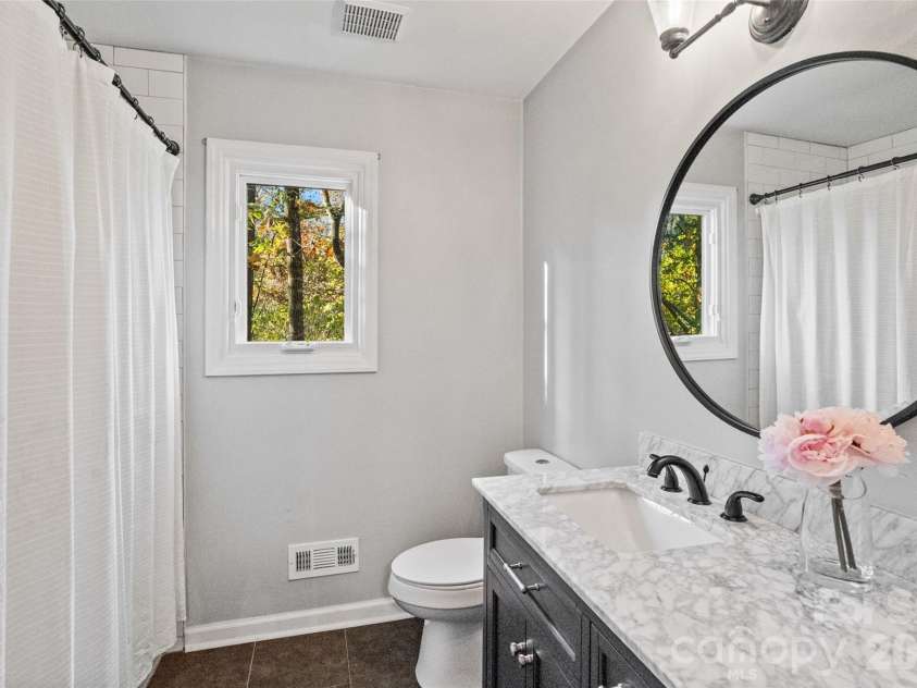 9525 Goldsmith Lane, Mint Hill, NC 28227.  MLS# CAR4333829, YatesRealty ID 2526. Full Bathroom 2