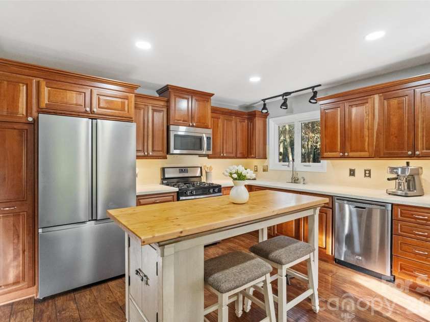 9525 Goldsmith Lane, Mint Hill, NC 28227.  MLS# CAR4333829, YatesRealty ID 2526. Kitchen