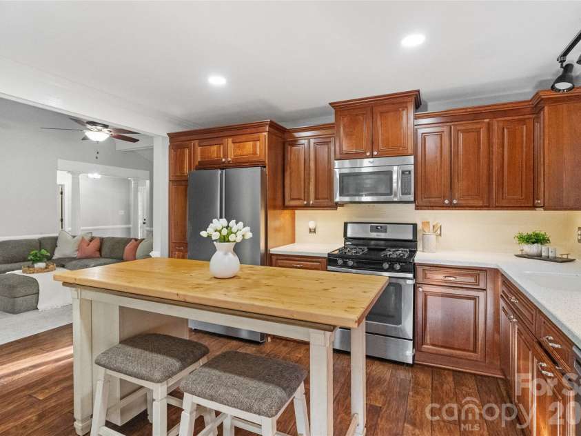 9525 Goldsmith Lane, Mint Hill, NC 28227.  MLS# CAR4333829, YatesRealty ID 2526. Kitchen