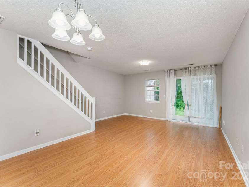 10223 Reindeer Way Lane, Charlotte, NC 28216.  MLS# CAR4268140, YatesRealty ID 25261. Spacious living and dining area