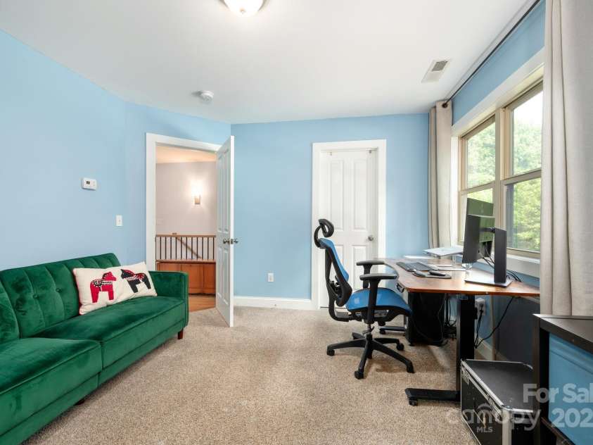 20 Central Avenue, Asheville, NC 28806.  MLS# CAR4264746, YatesRealty ID 25262. 