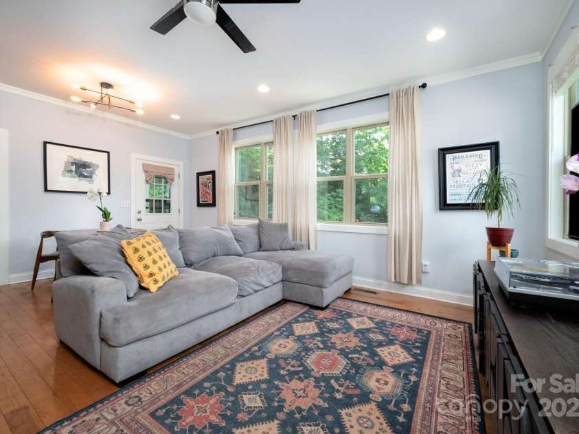 20 Central Avenue, Asheville, NC 28806.  MLS# CAR4299966, YatesRealty ID 25262. 