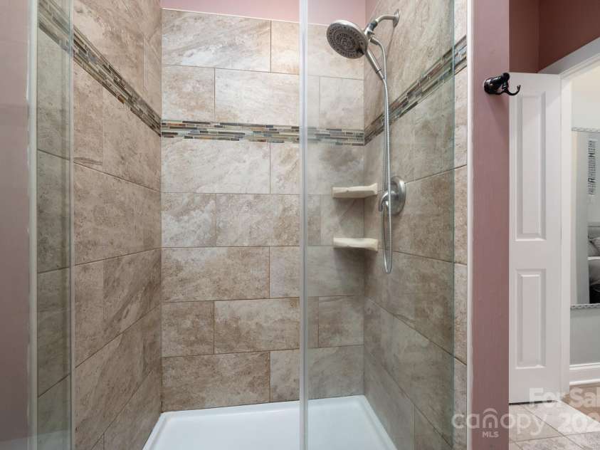 20 Central Avenue, Asheville, NC 28806.  MLS# CAR4299966, YatesRealty ID 25262. 