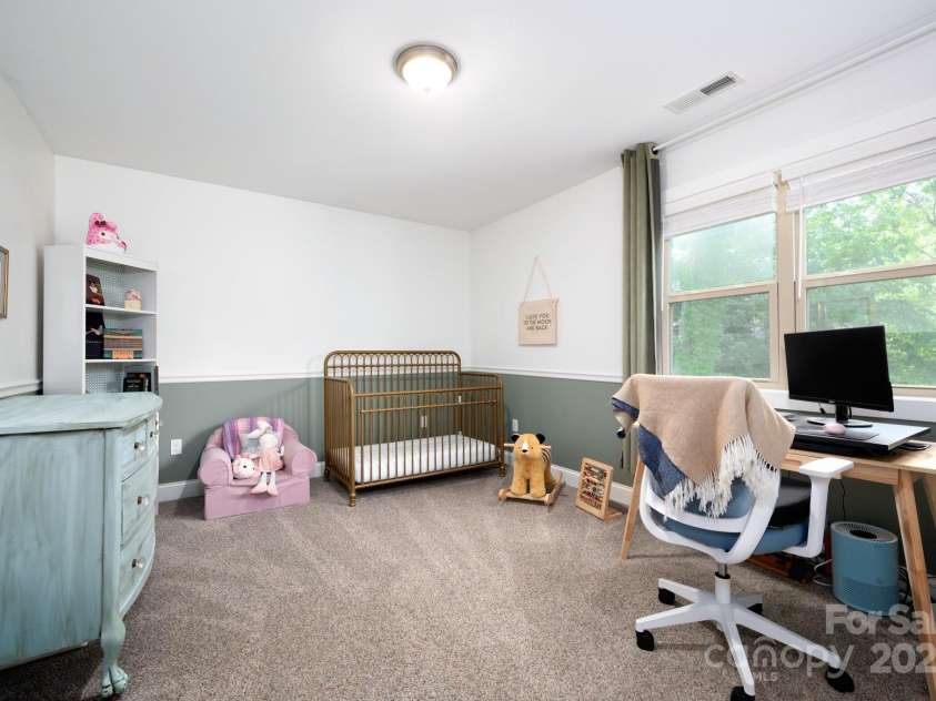 20 Central Avenue, Asheville, NC 28806.  MLS# CAR4299966, YatesRealty ID 25262. 