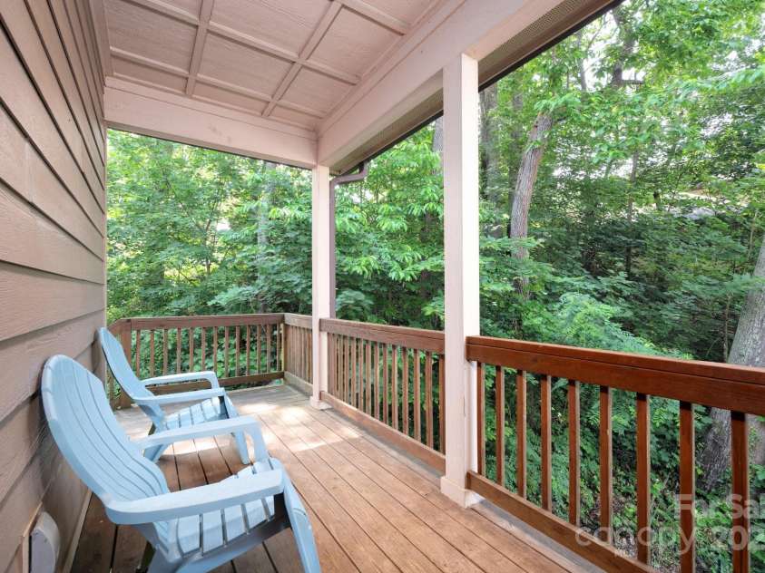 20 Central Avenue, Asheville, NC 28806.  MLS# CAR4299966, YatesRealty ID 25262. 