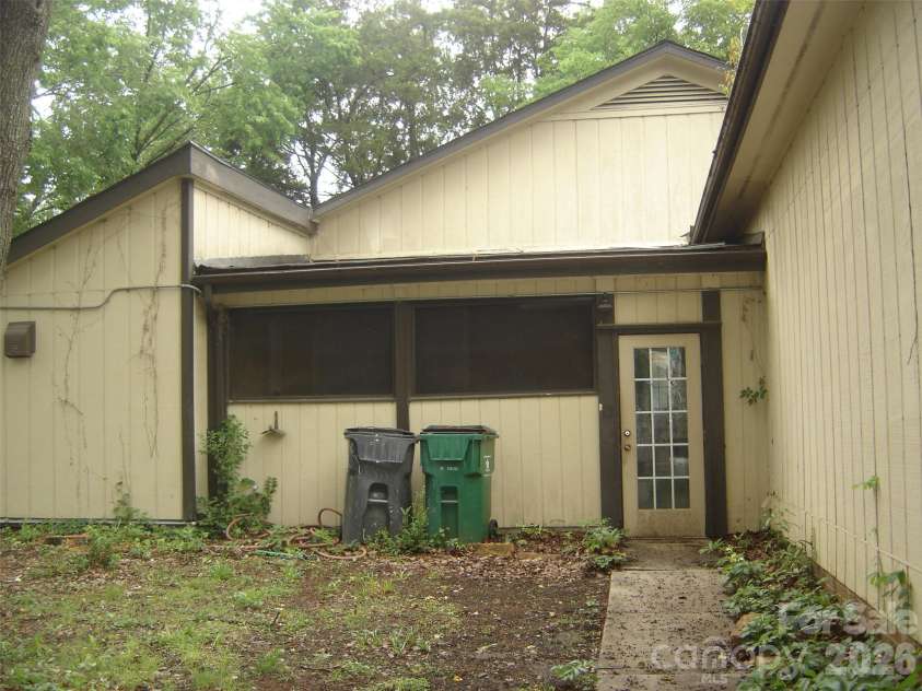 11832 Moonridge Drive, Charlotte, NC 28226.  MLS# CAR4385774, YatesRealty ID 25264. 