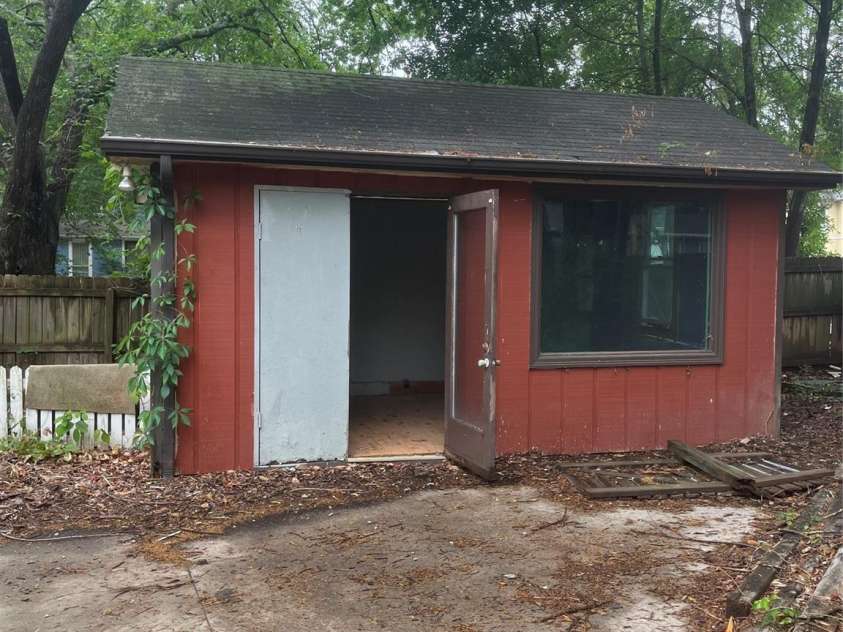 11832 Moonridge Drive, Charlotte, NC 28226.  MLS# CAR4385774, YatesRealty ID 25264. 