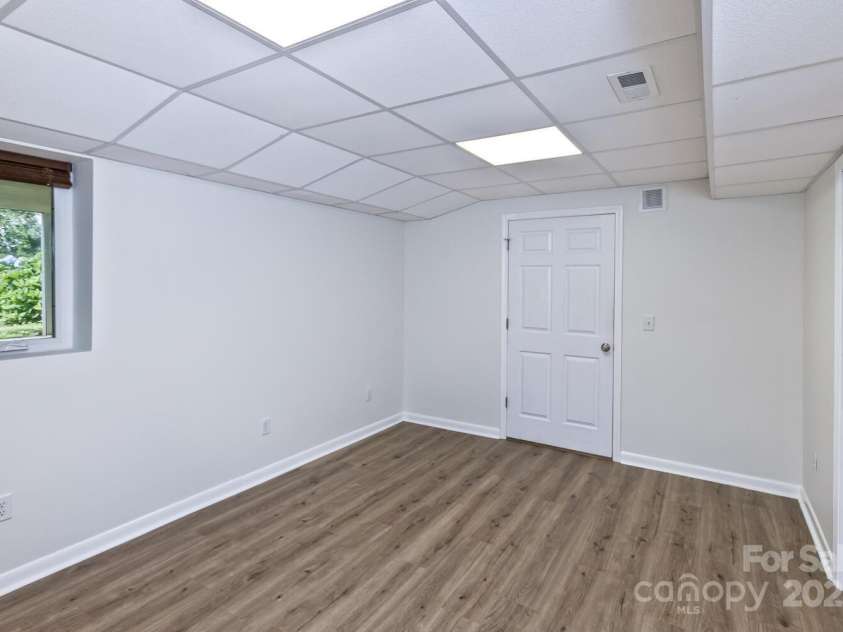 27 Glen Crest Drive, Arden, NC 28704.  MLS# CAR4249599, YatesRealty ID 25264. 3rd bedroom/bonus room