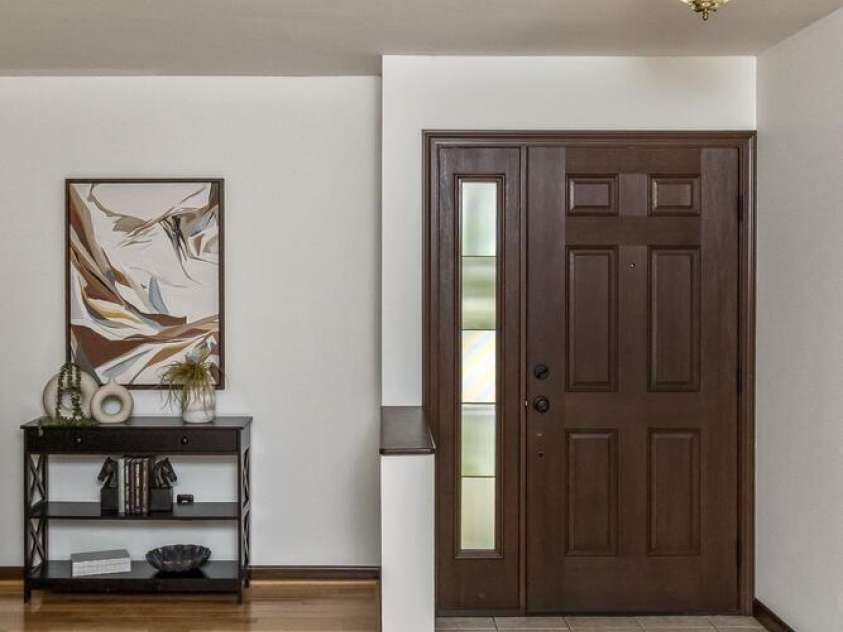 27 Glen Crest Drive, Arden, NC 28704.  MLS# CAR4249599, YatesRealty ID 25264. Entry