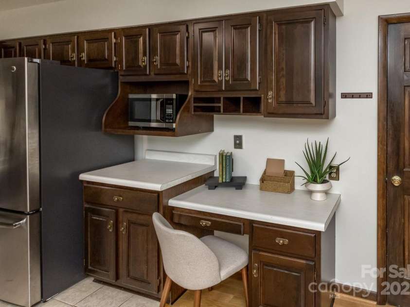 27 Glen Crest Drive, Arden, NC 28704.  MLS# CAR4249599, YatesRealty ID 25264. Kitchen
