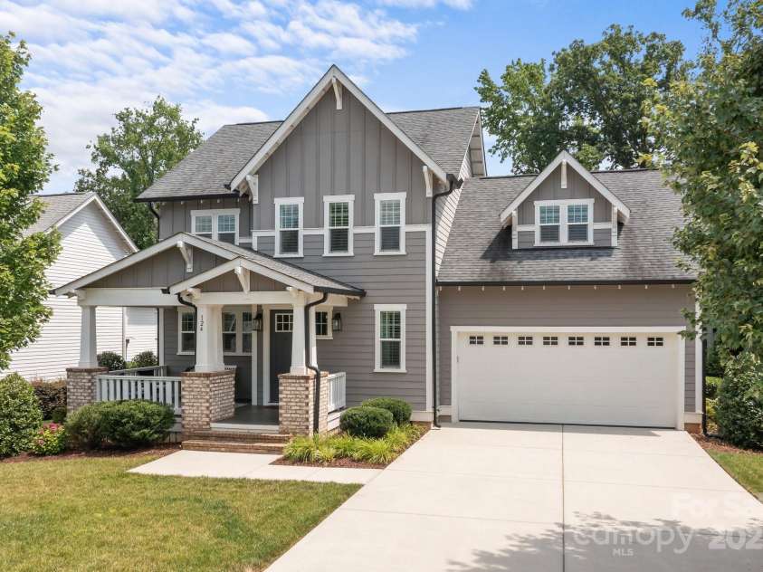 124 Slocumb Lane, Mooresville, NC 28117.  MLS# CAR4271314, YatesRealty ID 25265. Large driveway & garage that fits a truck!