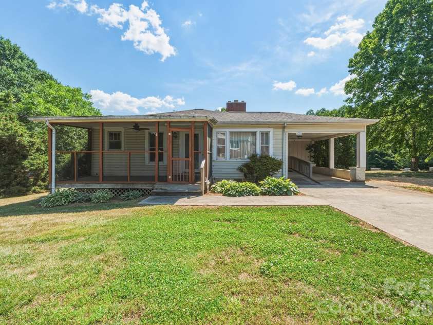 2308 11th Avenue, Hickory, NC 28601.  MLS# CAR4386307, YatesRealty ID 25265. 