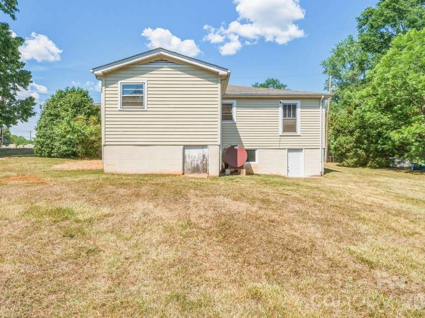 2308 11th Avenue, Hickory, NC 28601.  MLS# CAR4386307, YatesRealty ID 25265. 