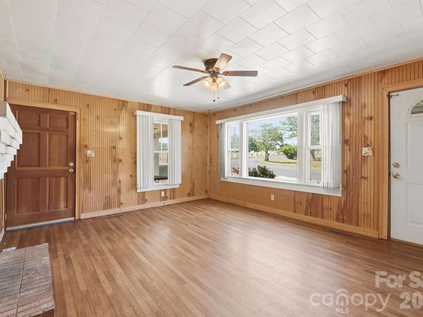 2308 11th Avenue, Hickory, NC 28601.  MLS# CAR4386307, YatesRealty ID 25265. 