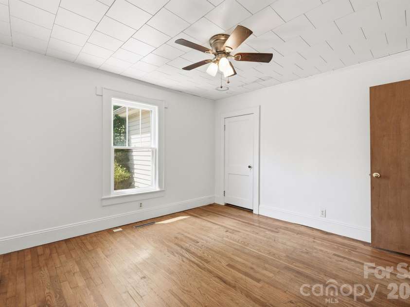 2308 11th Avenue, Hickory, NC 28601.  MLS# CAR4386307, YatesRealty ID 25265. 