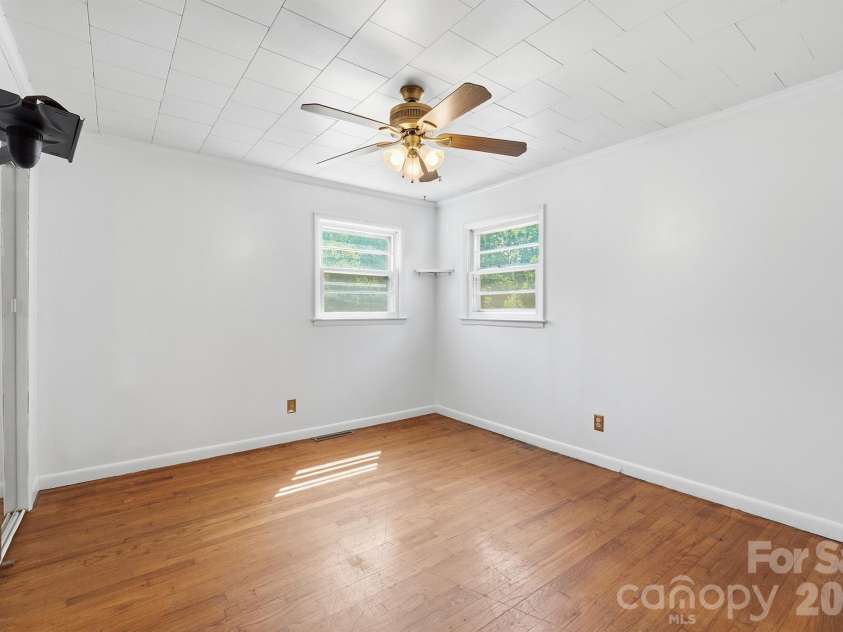 2308 11th Avenue, Hickory, NC 28601.  MLS# CAR4386307, YatesRealty ID 25265. 