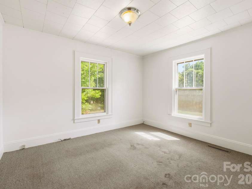 2308 11th Avenue, Hickory, NC 28601.  MLS# CAR4386307, YatesRealty ID 25265. 