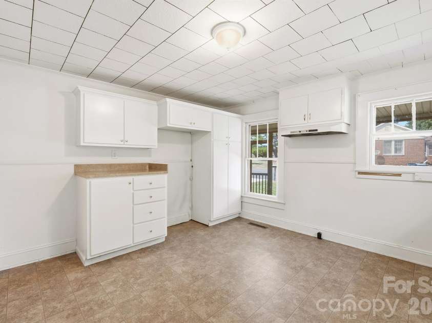 2308 11th Avenue, Hickory, NC 28601.  MLS# CAR4386307, YatesRealty ID 25265. 
