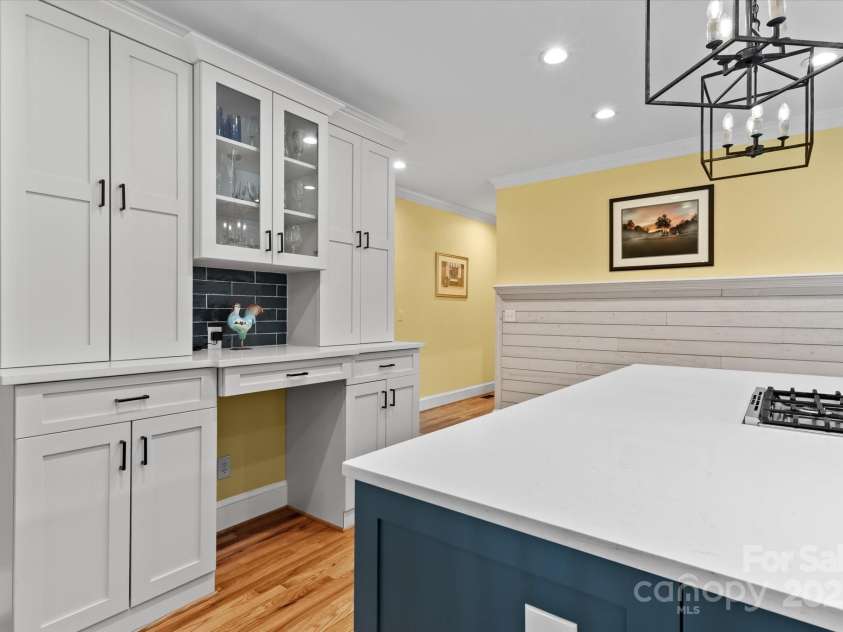 18800 Boundary Oaks Court, Davidson, NC 28036.  MLS# CAR4276002, YatesRealty ID 25267. 