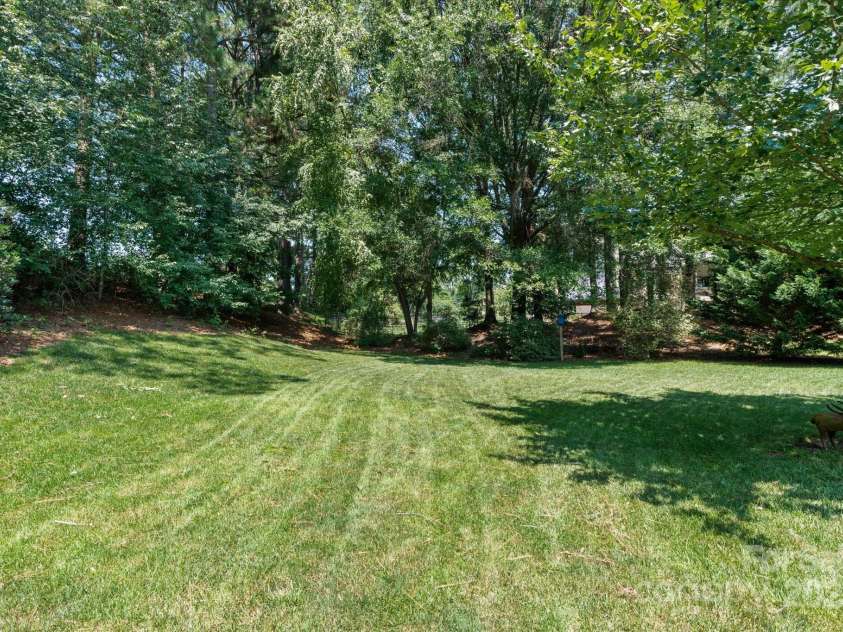 18800 Boundary Oaks Court, Davidson, NC 28036.  MLS# CAR4276002, YatesRealty ID 25267. 