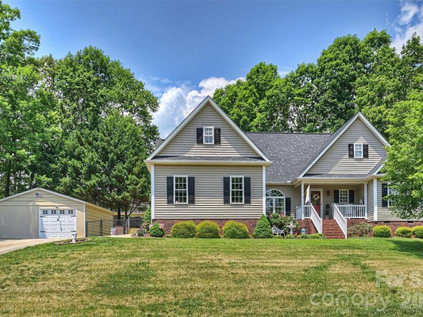 1302 Laurel Woods Drive, Gastonia, NC 28052.  MLS# CAR4386113, YatesRealty ID 25268. 